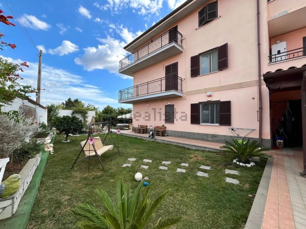 appartamento in vendita ad Albano Laziale in zona Pavona