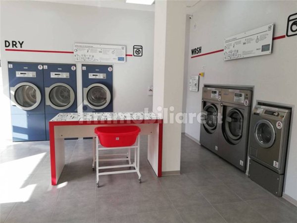 negozio in vendita ad Albano Laziale in zona Pavona