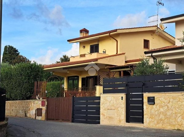 casa indipendente in vendita ad Albano Laziale