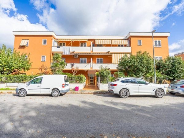 appartamento in vendita ad Albano Laziale in zona Pavona