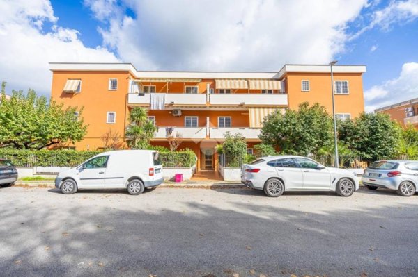 appartamento in vendita ad Albano Laziale in zona Pavona
