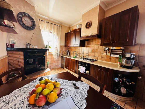 appartamento in vendita ad Albano Laziale in zona Pavona