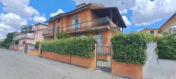 appartamento in vendita ad Albano Laziale in zona Pavona