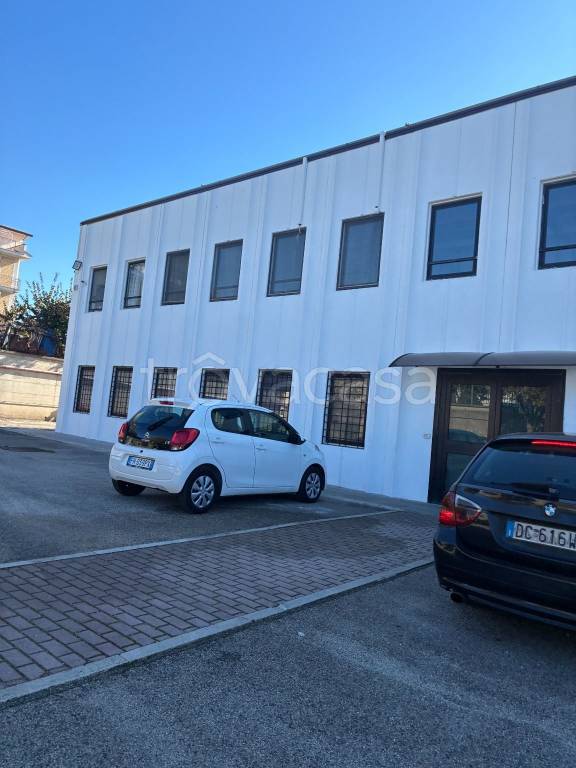 capannone in vendita ad Albano Laziale in zona Marfoli