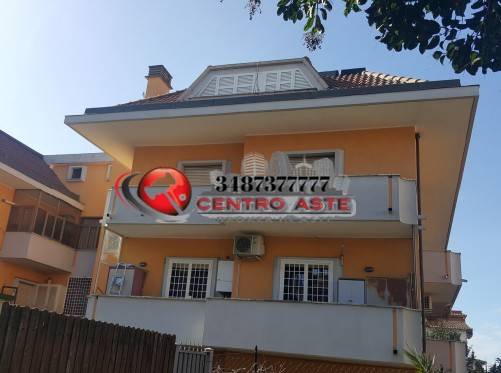 appartamento in vendita ad Albano Laziale in zona Marfoli