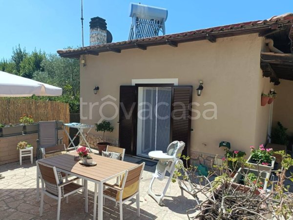 casa indipendente in vendita ad Albano Laziale in zona Cecchina
