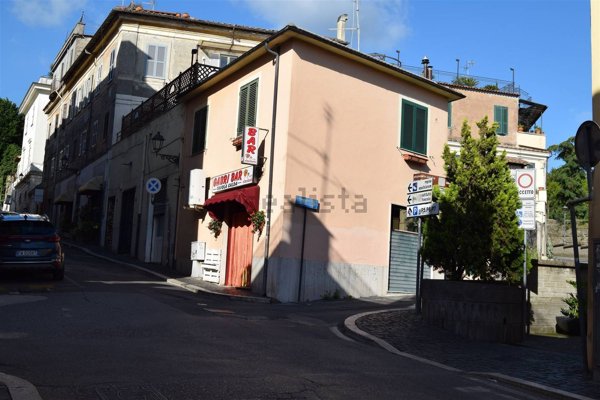 negozio in vendita ad Albano Laziale