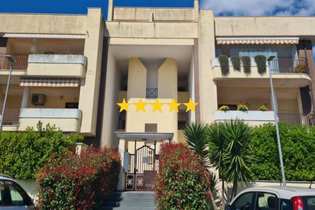 appartamento in vendita ad Albano Laziale in zona Cecchina