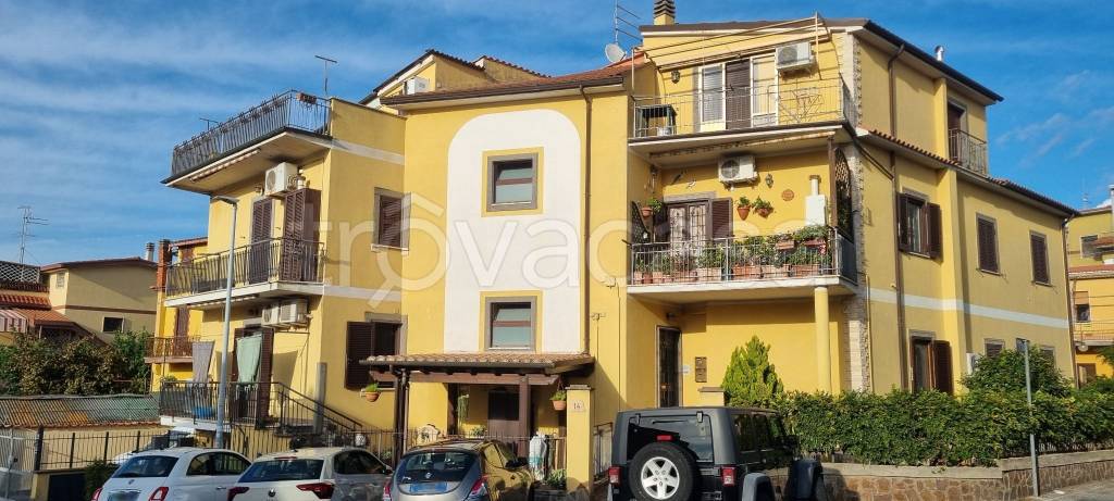 appartamento in vendita ad Albano Laziale in zona Marfoli