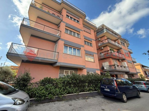 appartamento in vendita ad Albano Laziale in zona Pavona