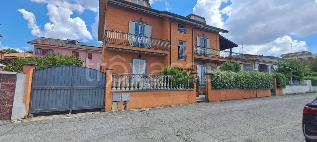 appartamento in vendita ad Albano Laziale in zona Marfoli