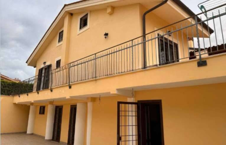 casa indipendente in vendita ad Albano Laziale in zona Cecchina