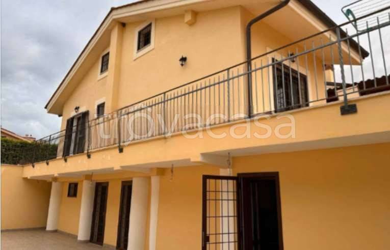 casa indipendente in vendita ad Albano Laziale in zona Cecchina