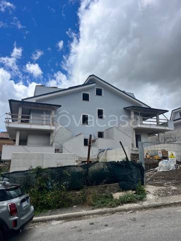 appartamento in vendita ad Albano Laziale in zona Cecchina
