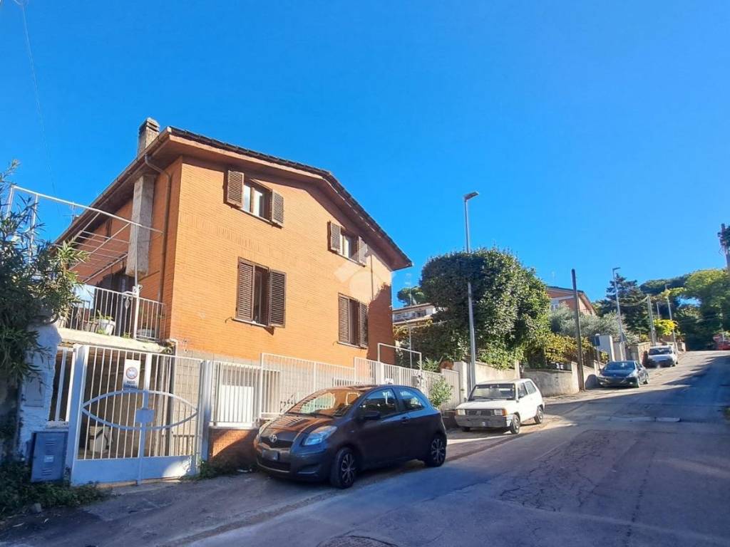 appartamento in vendita ad Albano Laziale