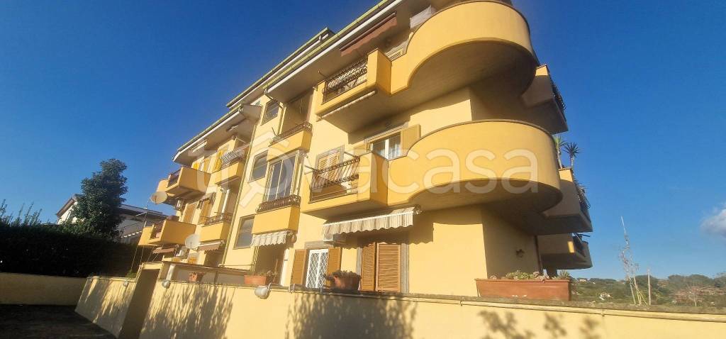 appartamento in vendita ad Albano Laziale in zona Cecchina