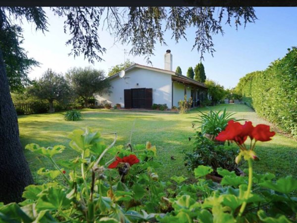 casa indipendente in vendita ad Albano Laziale in zona Cecchina