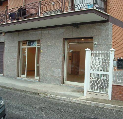 negozio in vendita ad Albano Laziale in zona Marfoli