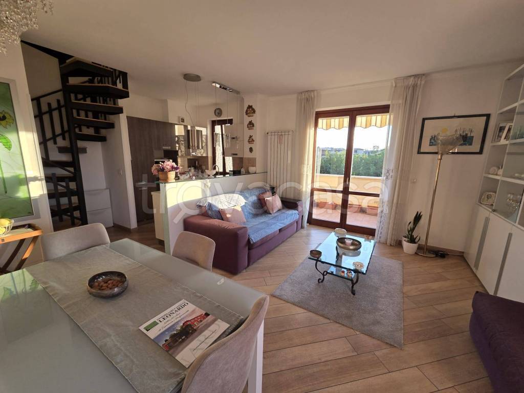 appartamento in vendita ad Albano Laziale in zona Pavona