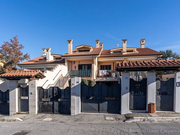 casa indipendente in vendita ad Albano Laziale in zona Cecchina