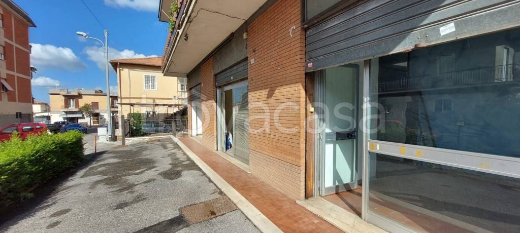 negozio in vendita ad Albano Laziale in zona Marfoli