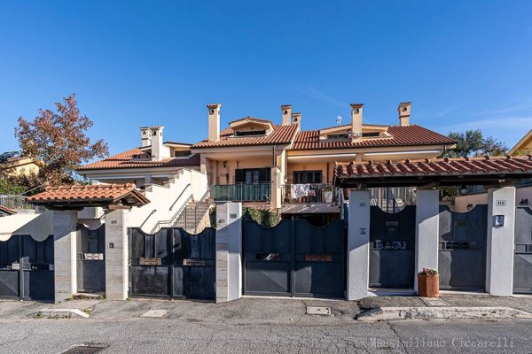 casa indipendente in vendita ad Albano Laziale in zona Cecchina