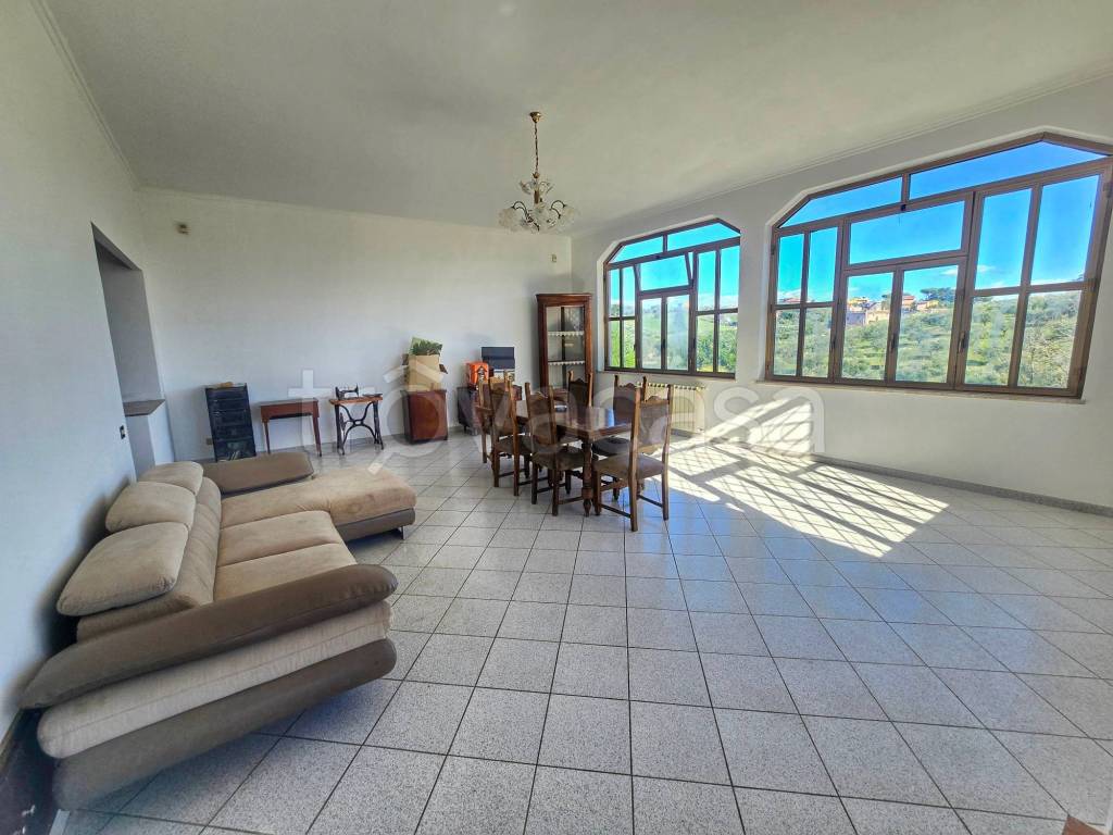 casa indipendente in vendita ad Albano Laziale in zona Cecchina