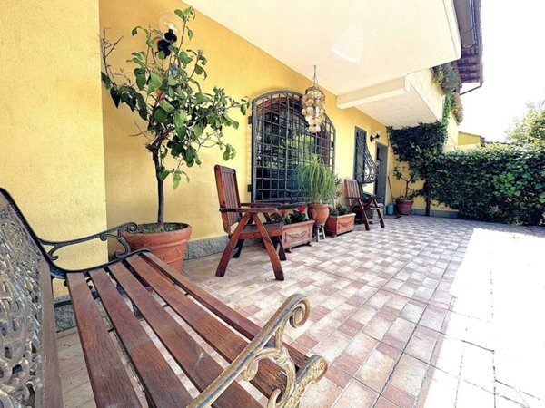 casa indipendente in vendita ad Albano Laziale in zona Pavona