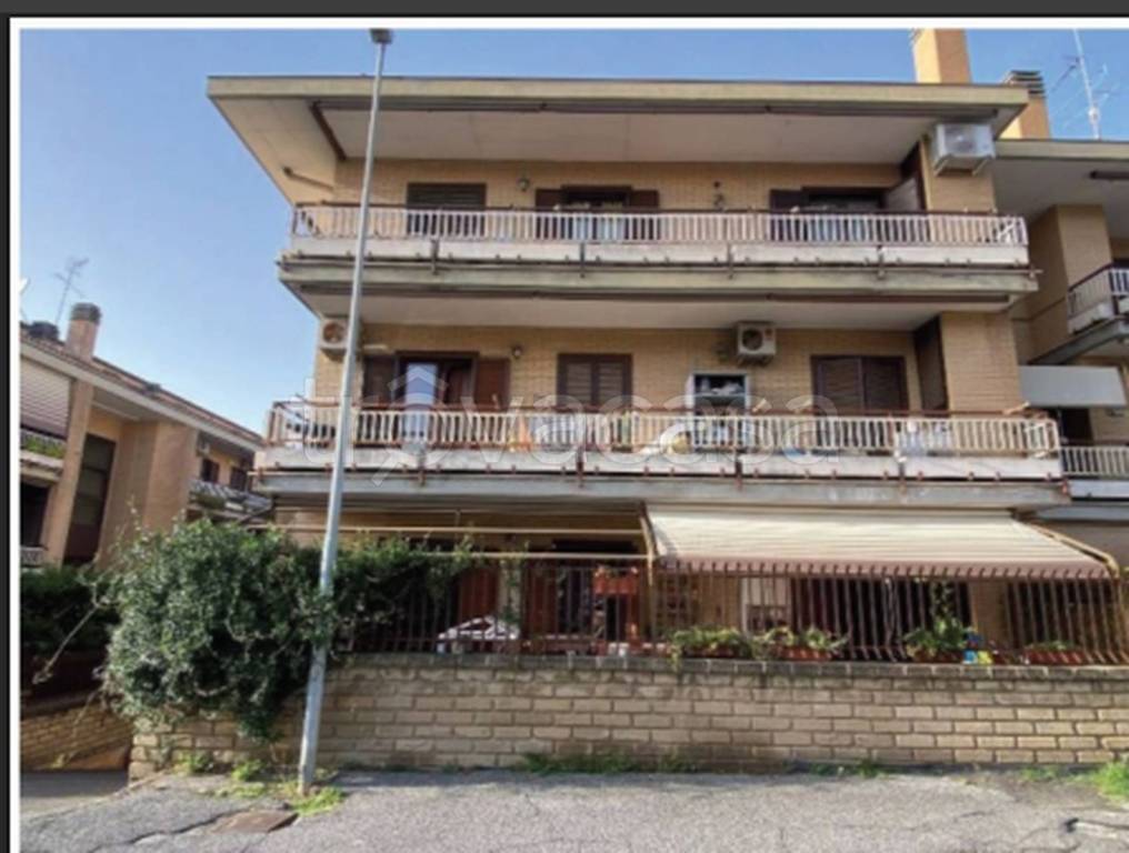 appartamento in vendita ad Albano Laziale in zona Cecchina