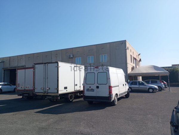 capannone in vendita ad Albano Laziale in zona Marfoli