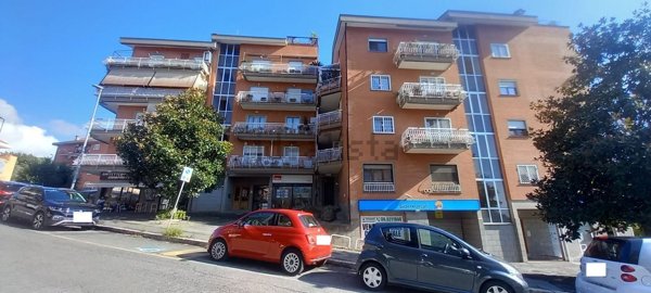 ufficio in vendita ad Albano Laziale in zona Pavona