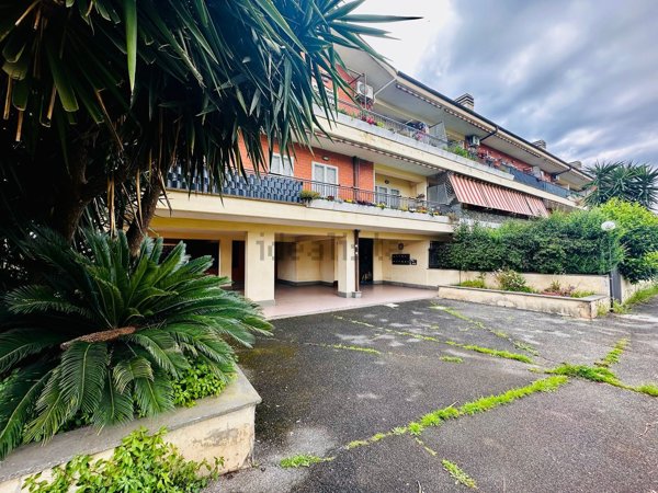 appartamento in vendita ad Albano Laziale in zona Pavona