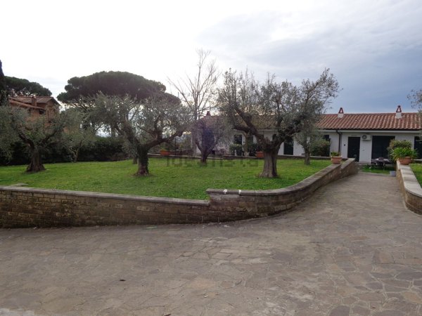 negozio in vendita ad Albano Laziale