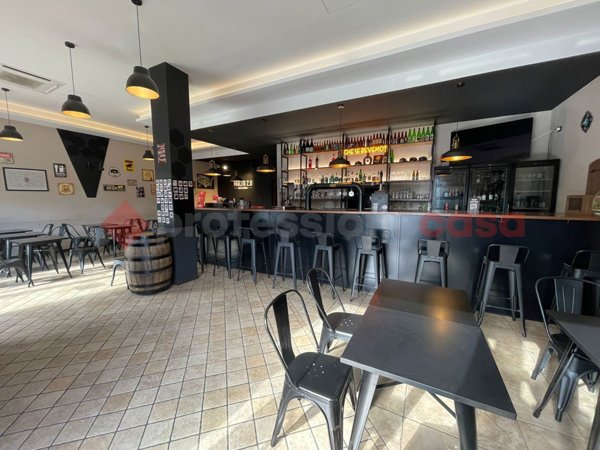 negozio in vendita ad Albano Laziale in zona Pavona