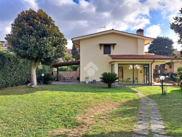 casa indipendente in vendita ad Albano Laziale