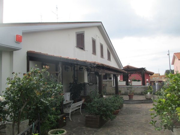 casa indipendente in vendita ad Albano Laziale