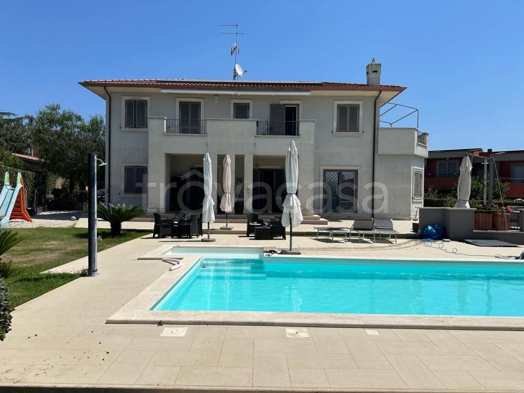 casa indipendente in vendita ad Albano Laziale in zona Cecchina