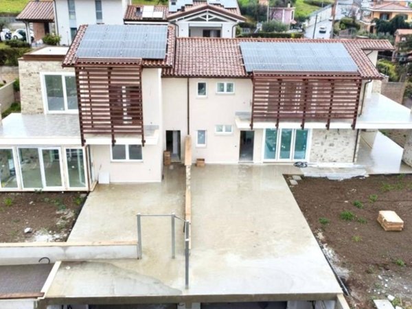 casa indipendente in vendita ad Albano Laziale