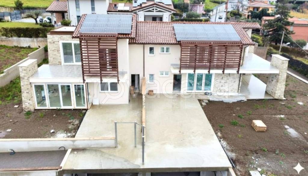 casa indipendente in vendita ad Albano Laziale