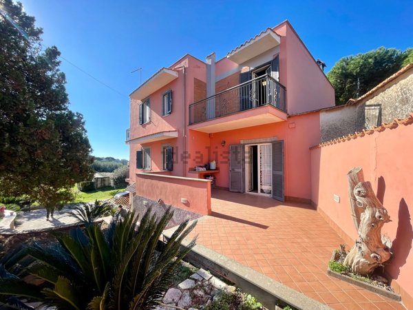 casa indipendente in vendita ad Albano Laziale