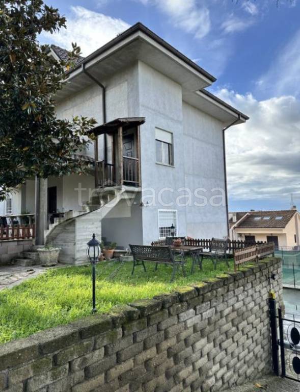 casa indipendente in vendita ad Albano Laziale in zona Cecchina