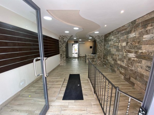 locale commerciale in vendita ad Albano Laziale