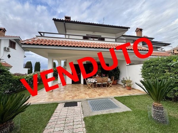 casa indipendente in vendita ad Albano Laziale