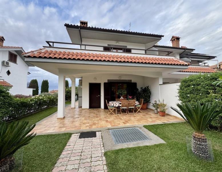 casa indipendente in vendita ad Albano Laziale in zona Pavona