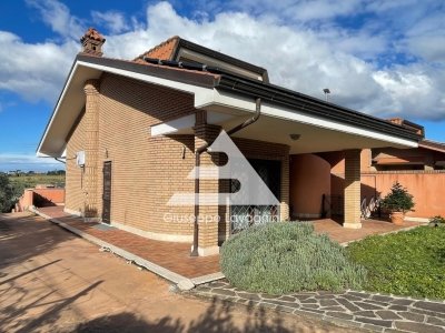 casa indipendente in vendita ad Albano Laziale in zona Cecchina