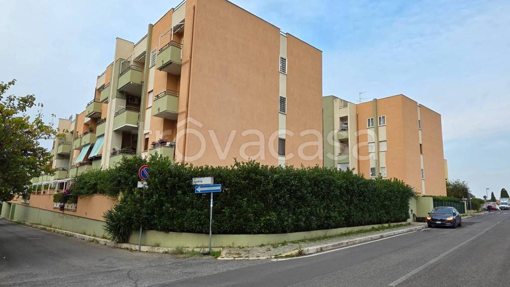 appartamento in vendita ad Albano Laziale in zona Cecchina