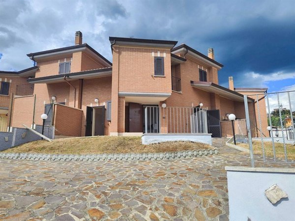 casa indipendente in vendita ad Albano Laziale
