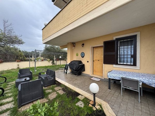 casa indipendente in vendita ad Albano Laziale in zona Pavona