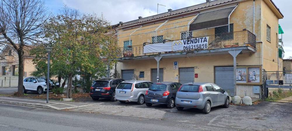 appartamento in vendita ad Albano Laziale in zona Pavona