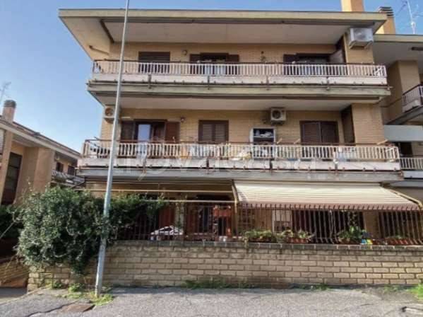 appartamento in vendita ad Albano Laziale in zona Cecchina